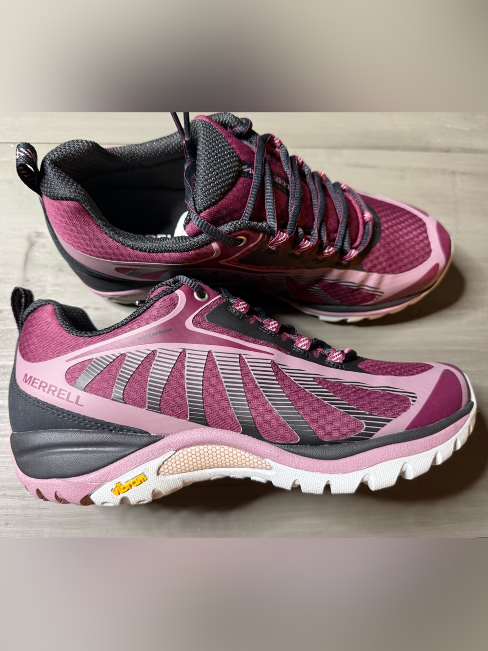 Women's Siren Edge 3 Waterproof in Black/Crimson Size 8 NEW IN BOX - Picture 6 of 8